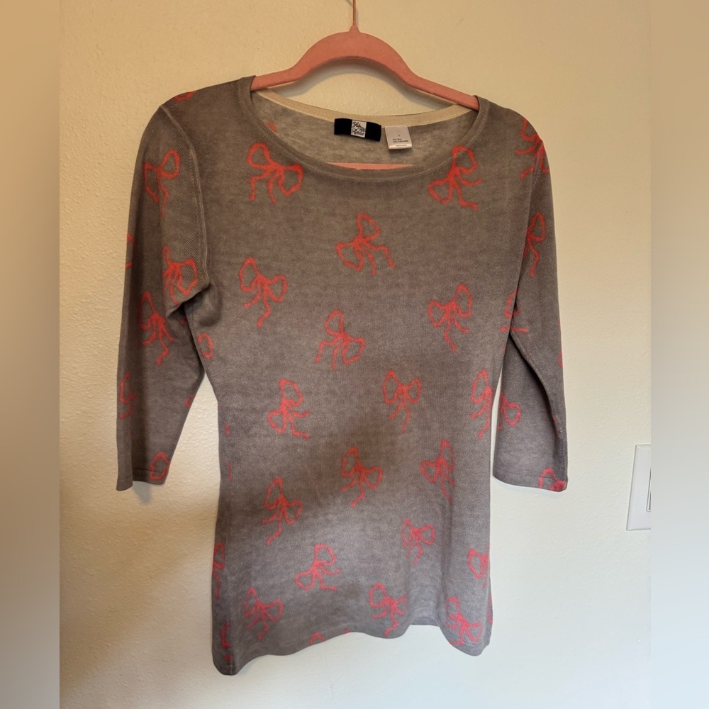 Saks Fifth Avenue Gray Crewneck Sweater with Coral Bow Motif